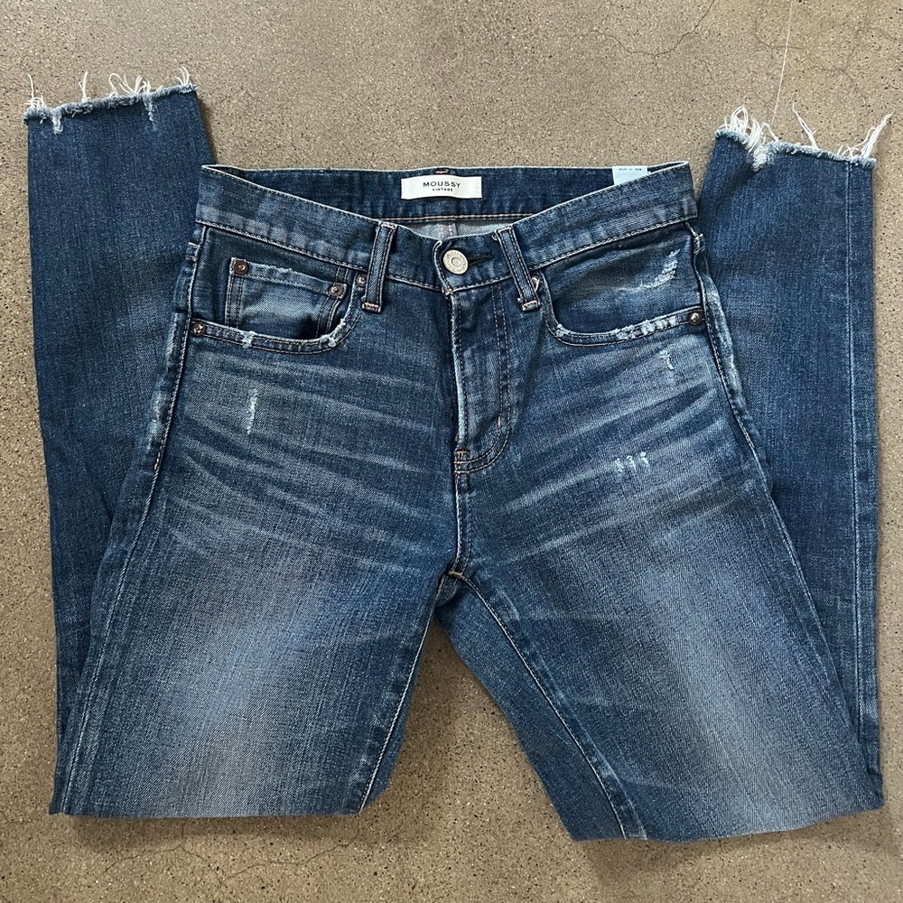 MOUSSY TYRONE RAW HEM JEANS size 25 💥
